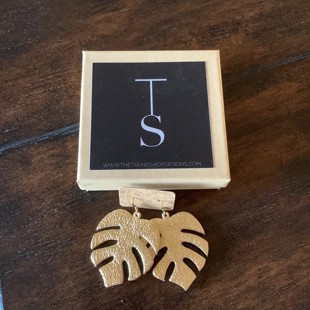 TREND SHOP palm leaf earrings